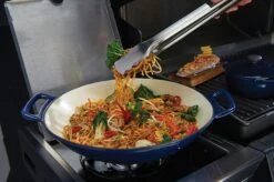 Broil King Wok Porzellan-Emailliert 6 Broil King Wok Porzellan-Emailliert -Angebote BBQ Grill Besteck Store 69710 Wok Porzellan Emailliert lifestyle 01