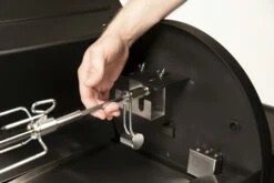 Broil King Pellet Smoker Drehspieß-Set Mit Elektromotor -Angebote BBQ Grill Besteck Store BK 60669 action 02