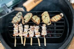 Big Green Egg Satay Grill -Angebote BBQ Grill Besteck Store Webversion Prawns BigGreenEgg 2019M04 4