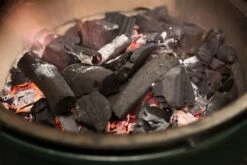 Big Green Egg Bio-Holzkohle, Holzkohle Vom Apfelbaum Und Kräuterbaum 12 Big Green Egg Bio-Holzkohle, Holzkohle Vom Apfelbaum Und Kräuterbaum -Angebote BBQ Grill Besteck Store bge wildfire charcoal appeltree 08 2