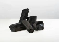 Big Green Egg Bio-Holzkohle, Holzkohle Vom Apfelbaum Und Kräuterbaum 14 Big Green Egg Bio-Holzkohle, Holzkohle Vom Apfelbaum Und Kräuterbaum -Angebote BBQ Grill Besteck Store bge wildfire charcoal herbtree 04