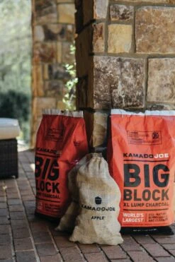 Kamado Joe Big Block XL Holzkohle 9kg 11 Kamado Joe Big Block XL Holzkohle 9kg -Angebote BBQ Grill Besteck Store kamadojoe 2I4A1656